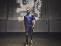 FB体育官方网站-鹈鹕争冠战，力克灰熊，米切尔展现巨星价值