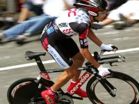 FB体育官方网站-赛道与绿茵场的双重奏，当拜仁客场告捷，梅西在引擎轰鸣中接管比赛