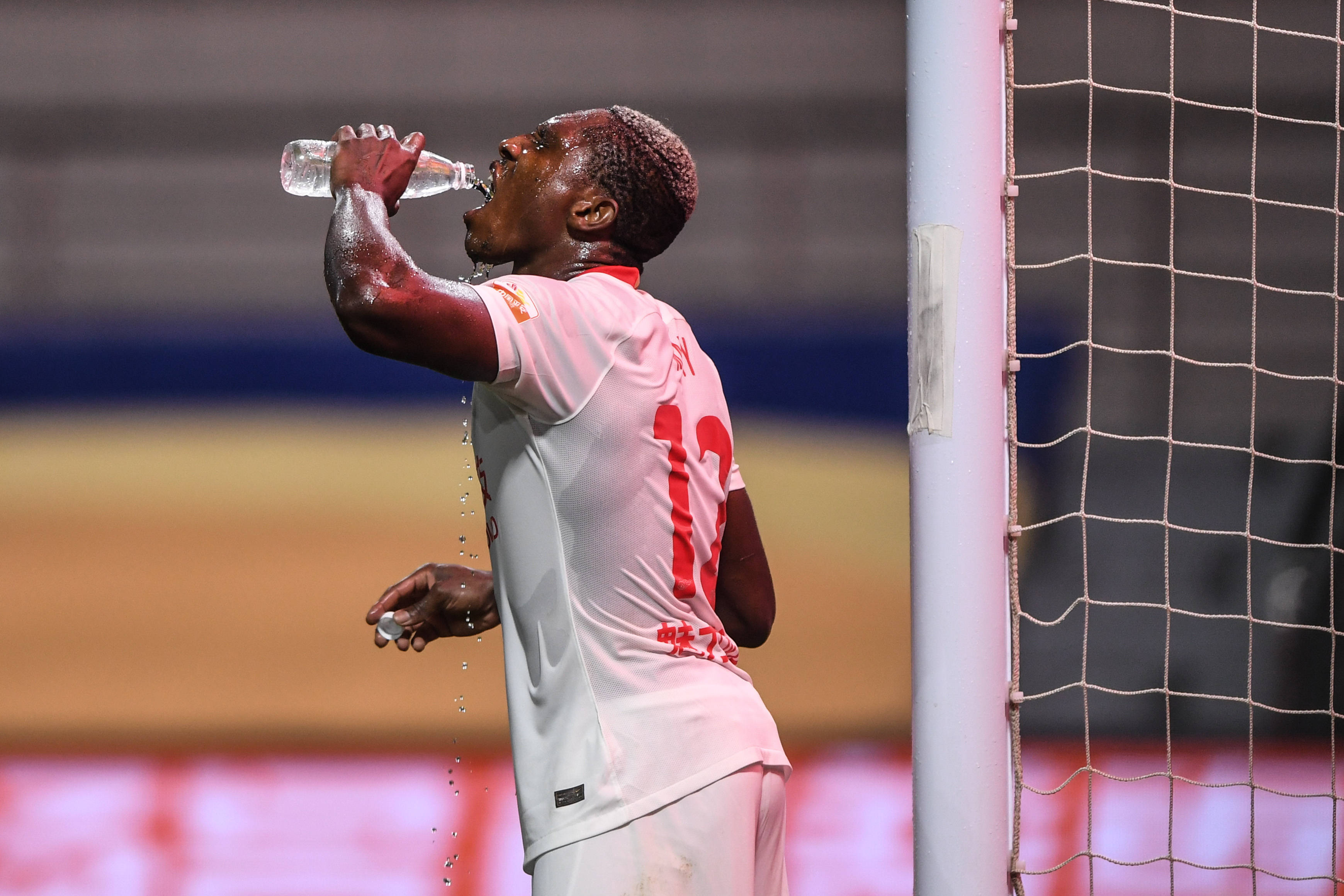 关于深圳佳兆业客场作战，战胜江苏苏宁的信息