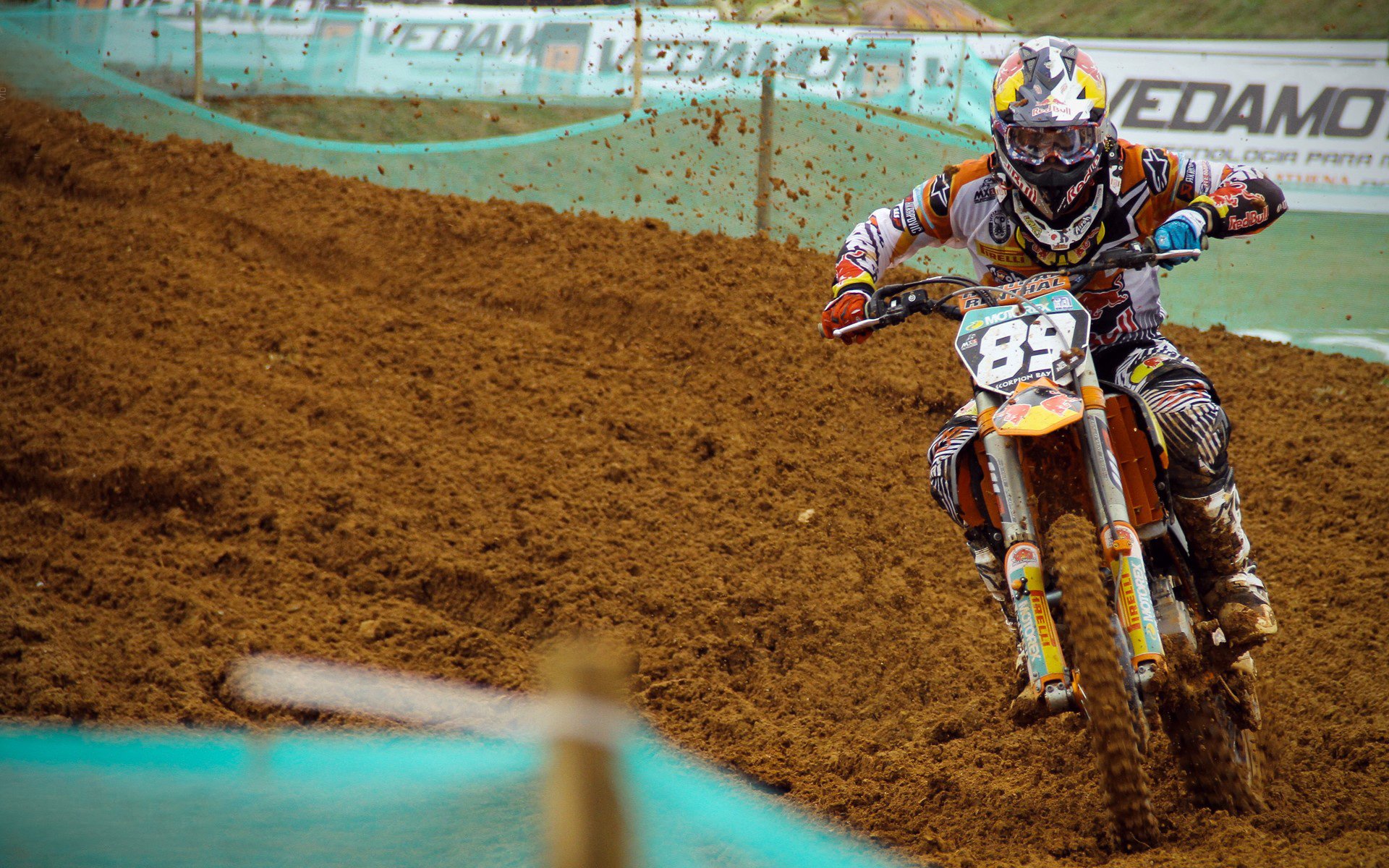 从摩洛哥足球的坚韧到本泽马的大场面哲学，竞技体育的压制与反压制启示