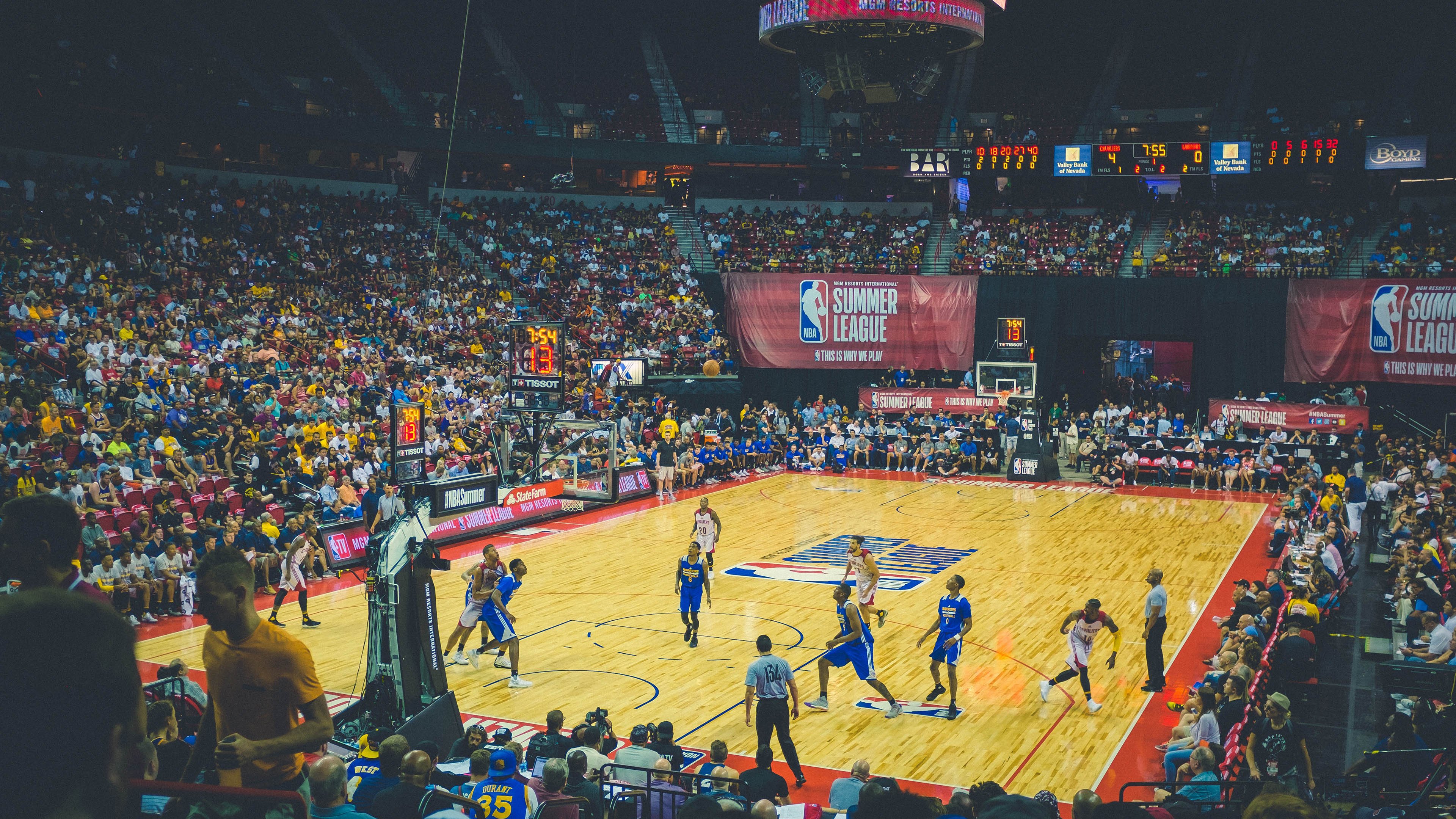 魔术血拼活塞，恩比德成为关键先生，一场定义赛季的硬仗